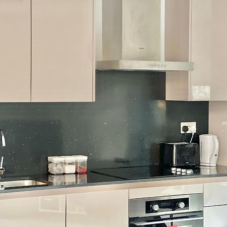 Kensington House By Solitaire Suites Слау Экстерьер фото